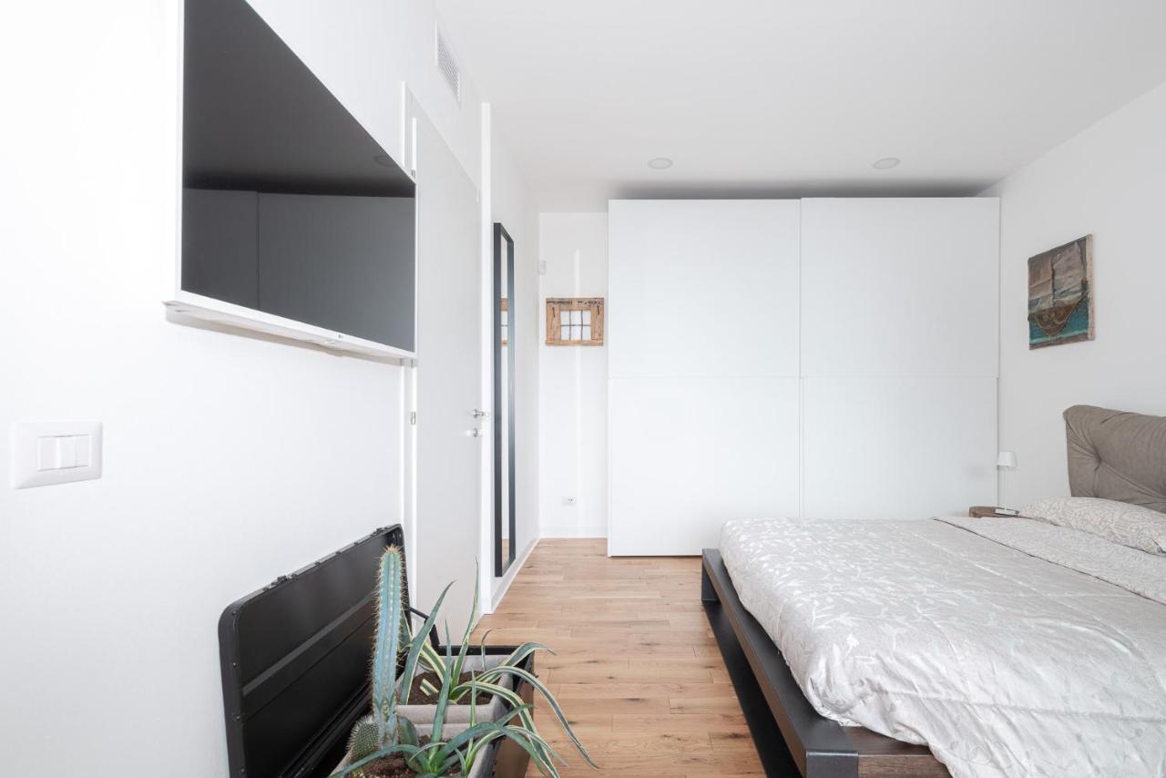 Appartamento Dany Con Vista Lago By Holiday Solutions Несо Екстериор снимка